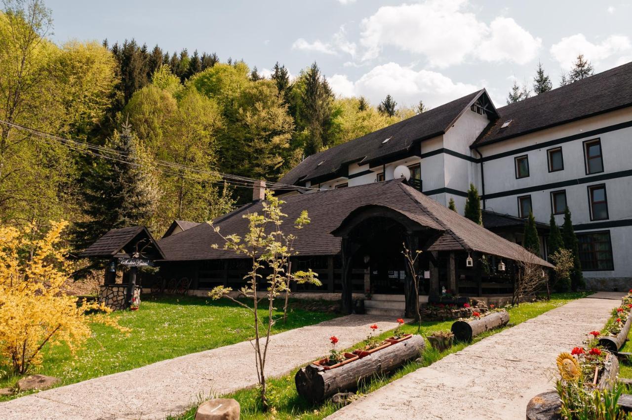 Casa Octavian Hotel Sucevita Exterior foto