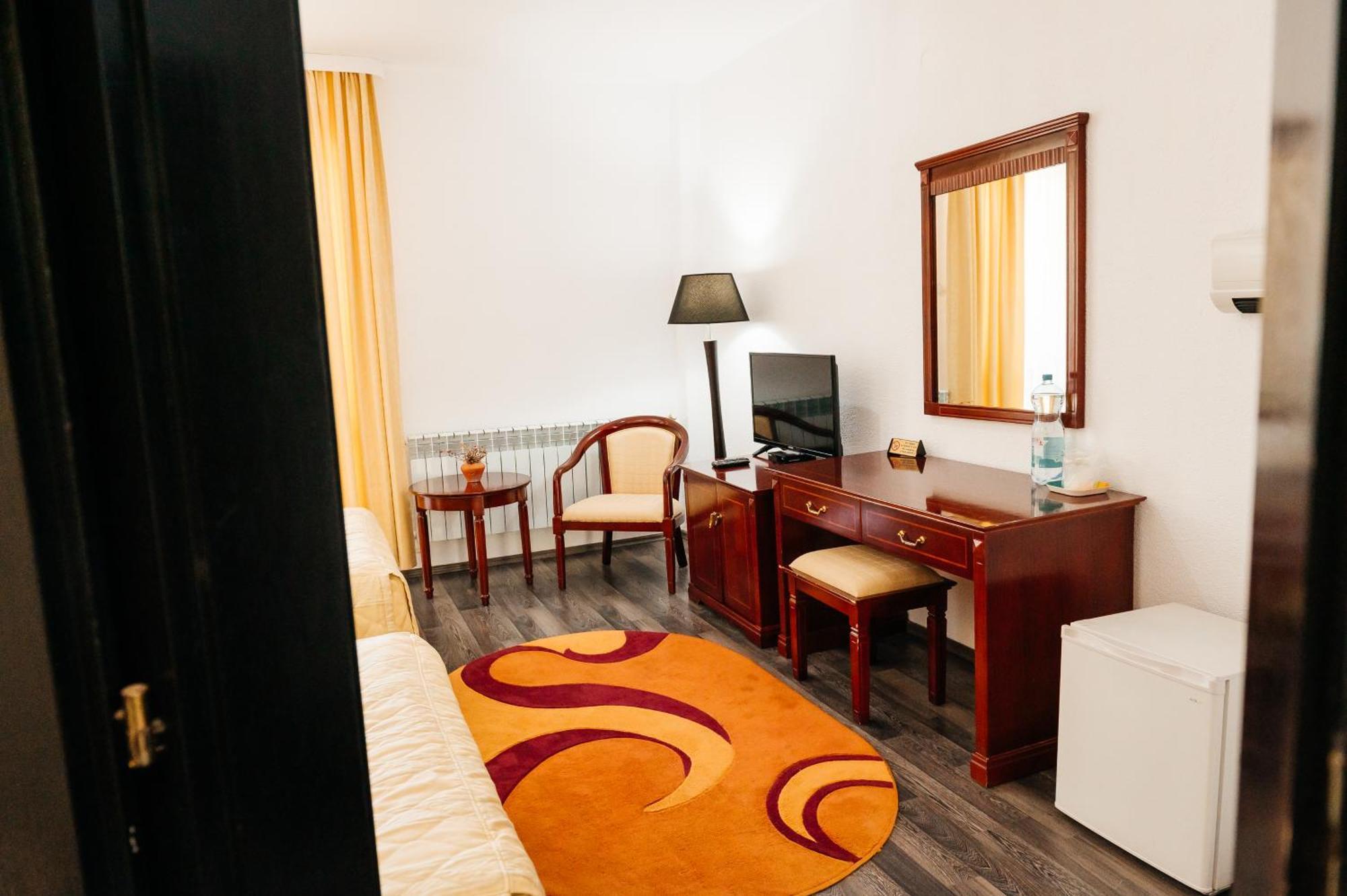 Casa Octavian Hotel Sucevita Exterior foto
